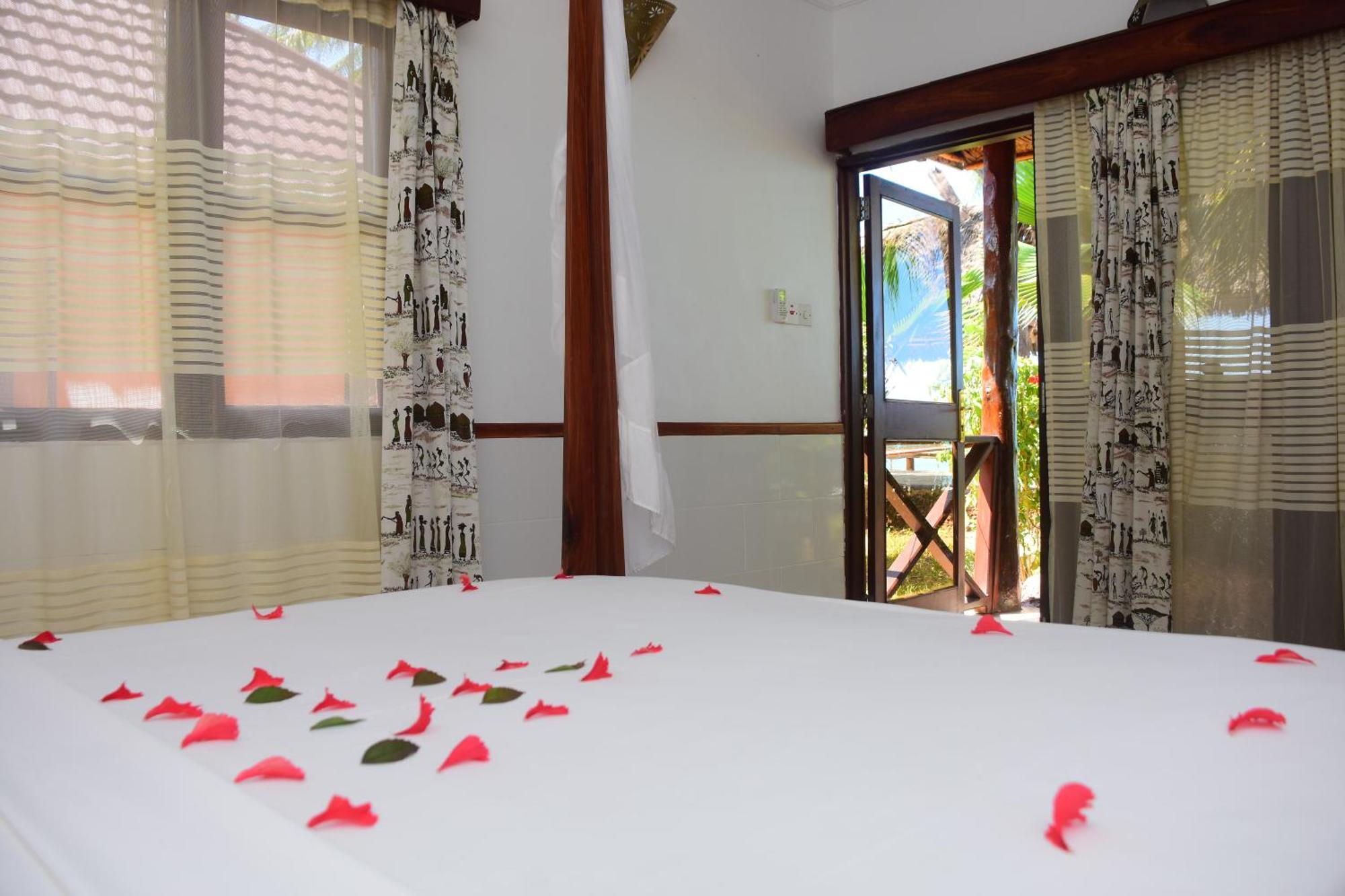 נונגווי Mnarani Beach Cottages מראה חיצוני תמונה