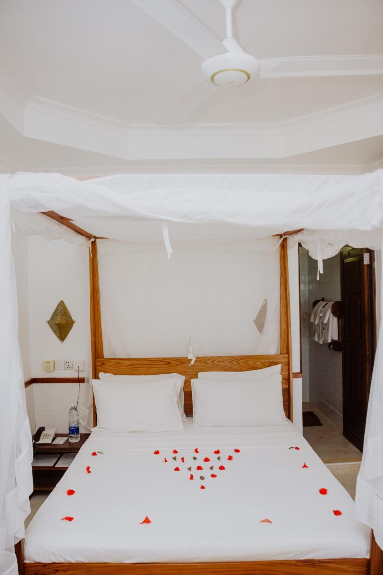 נונגווי Mnarani Beach Cottages מראה חיצוני תמונה